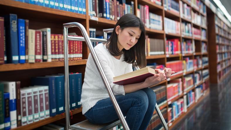 985高校:文科,缩招